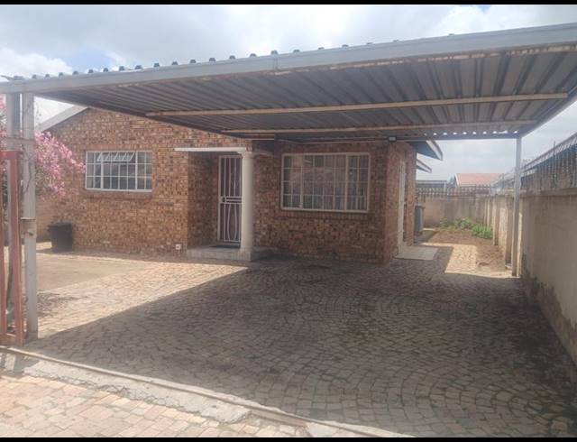 3 BEDROOM TOWNHOUSE FOR SALE IN WESTERGLOOR